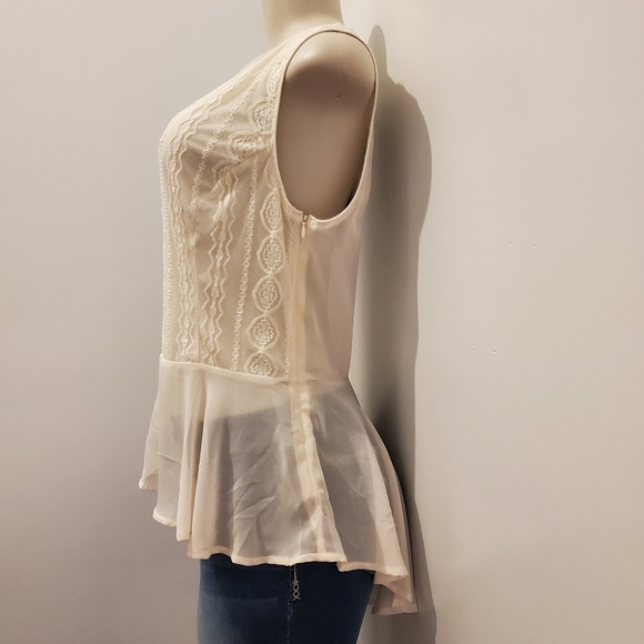 💰3/$20 - NWT high-low peplum top - Picture 2 of 3